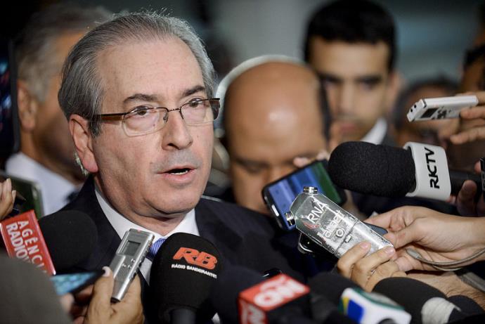 Câmara não votará projetos enquanto Senado não decidir sobre impeachment, diz Cunha
